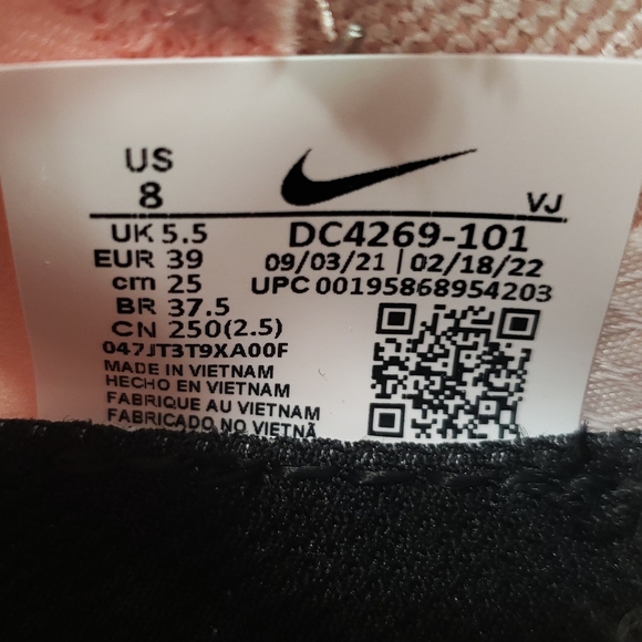 Nike React Escape Run FlyKnit Pink Oxford Volt Running Sneakers size Women\'s 8